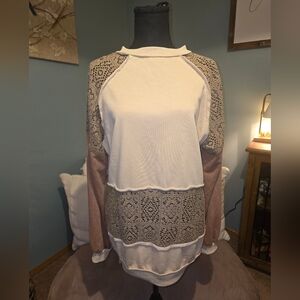 BKE Women's Lace Patchwork Sweatshirt